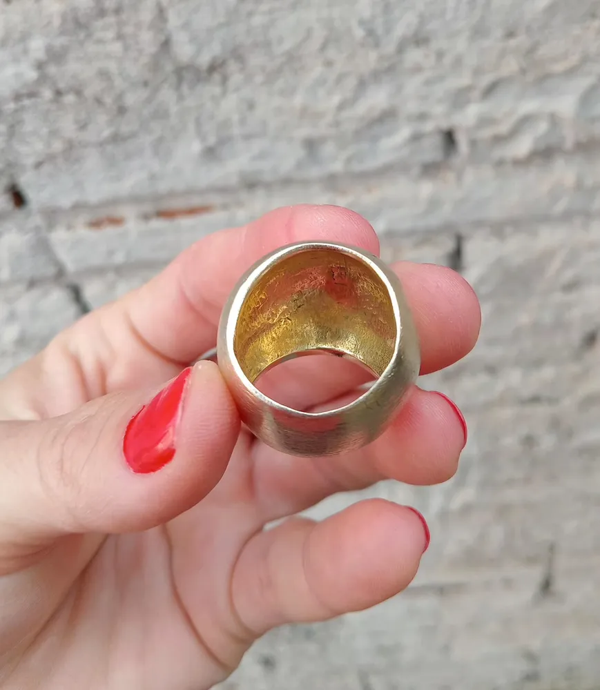 Anel maximalista dourado