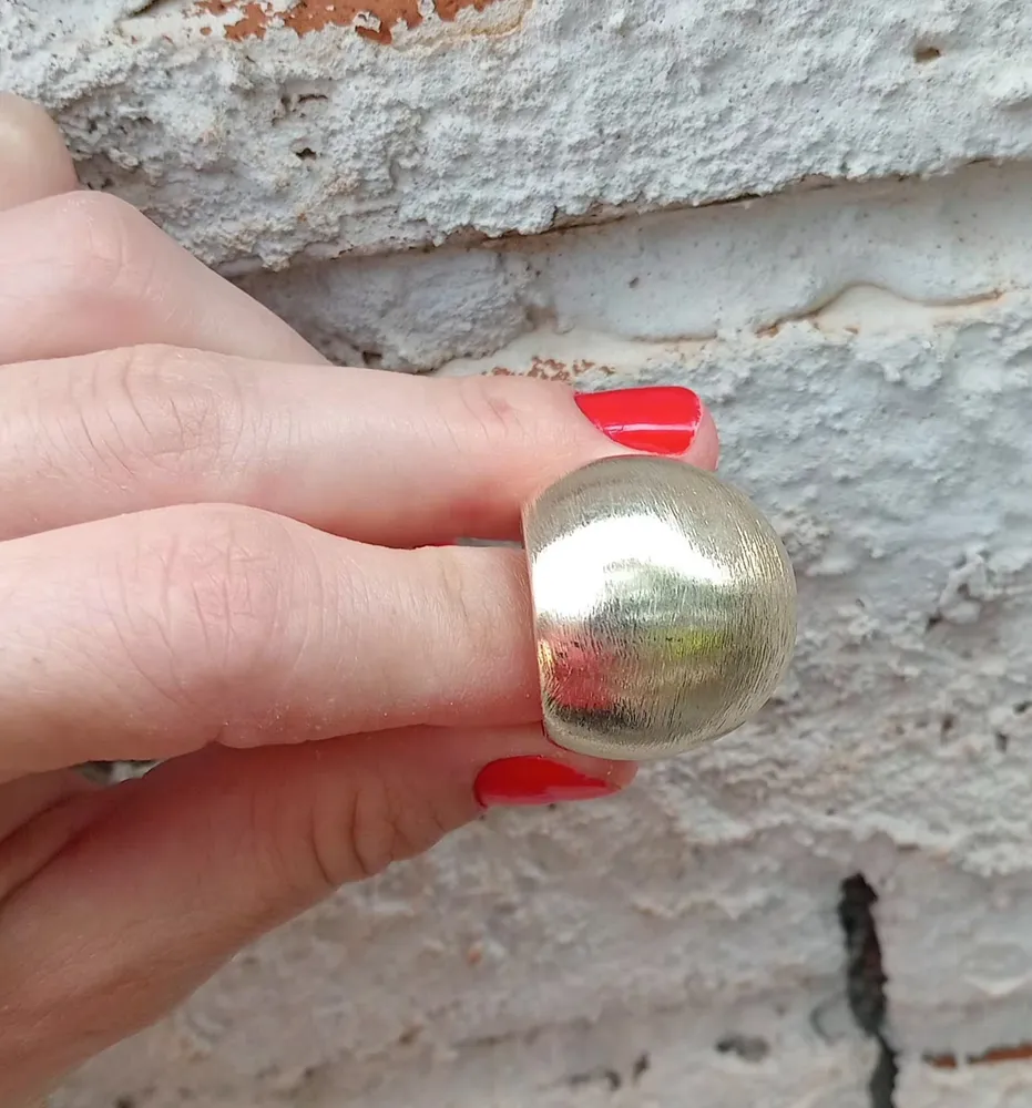 Anel maximalista dourado