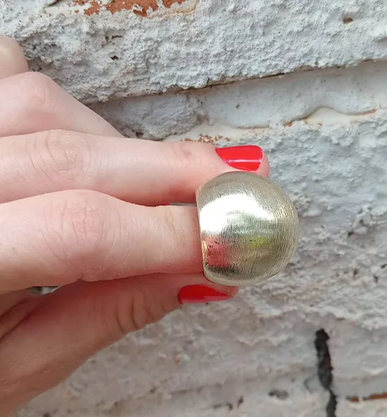 Anel maximalista dourado
