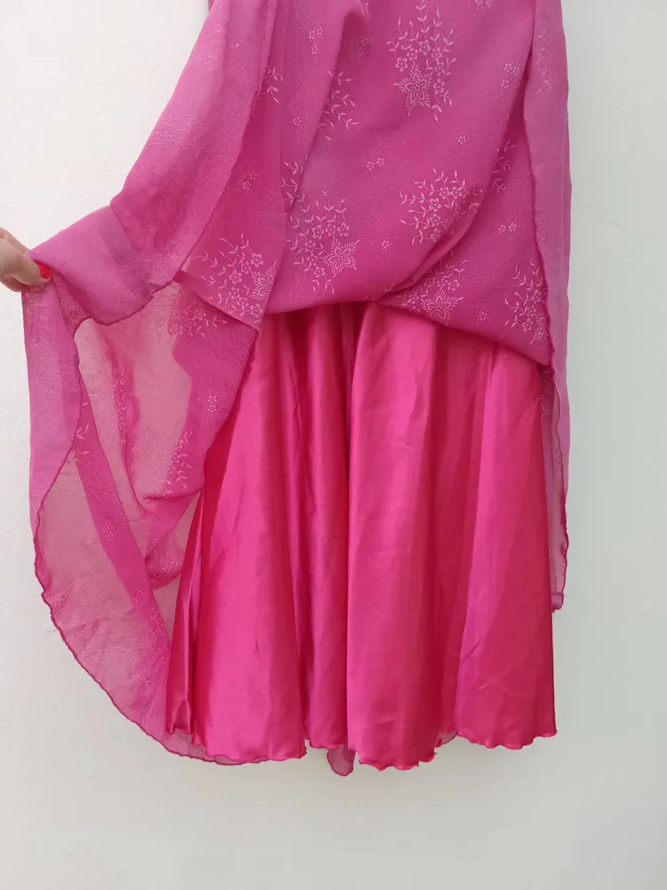 Vestido Tomara que Caia rosa chiclete y2k