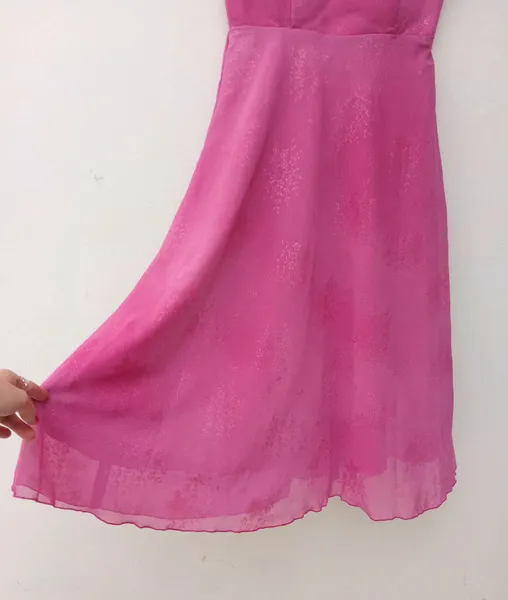 Vestido Tomara que Caia rosa chiclete y2k