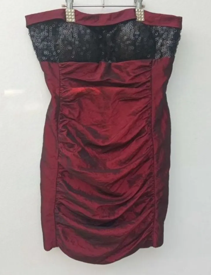 Vestido tomara que caia bordado anos 2000
