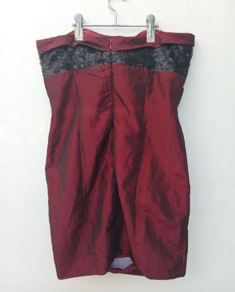 Vestido tomara que caia bordado anos 2000