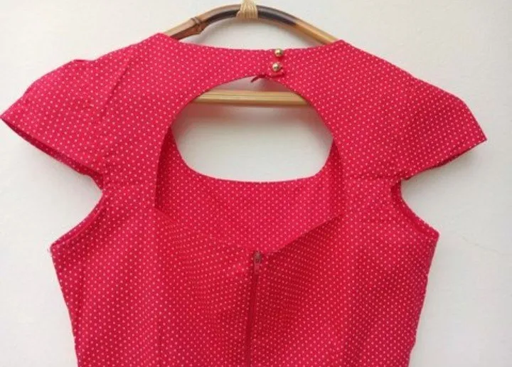 Vestido artesanal retrô poás vermelho com bolsos
