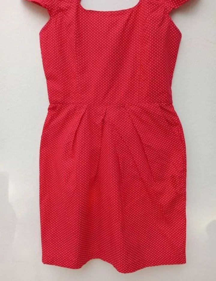 Vestido artesanal retrô poás vermelho com bolsos