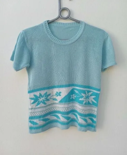 Blusa de tricô vintage azul floral retrô