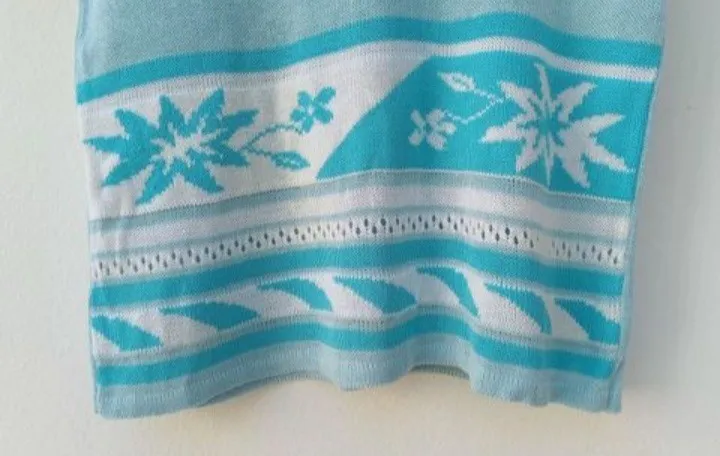 Blusa de tricô vintage azul floral retrô