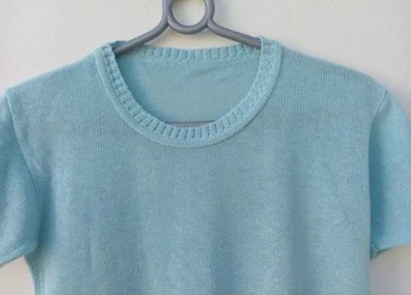 Blusa de tricô vintage azul floral retrô