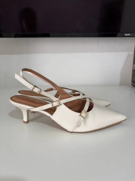 Scarpin Vizzano Bico Fino Nude/Off-White