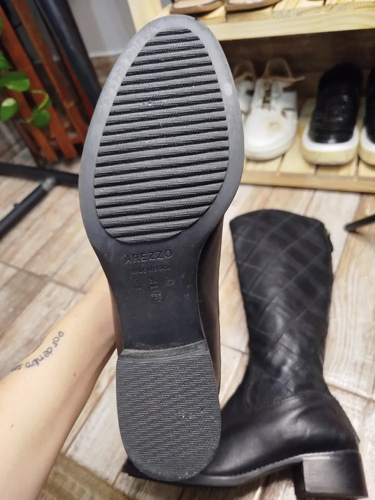Bota em couro da Arezzo