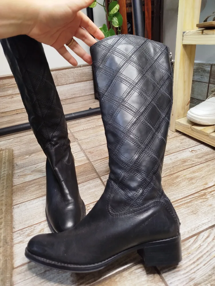 Bota em couro da Arezzo