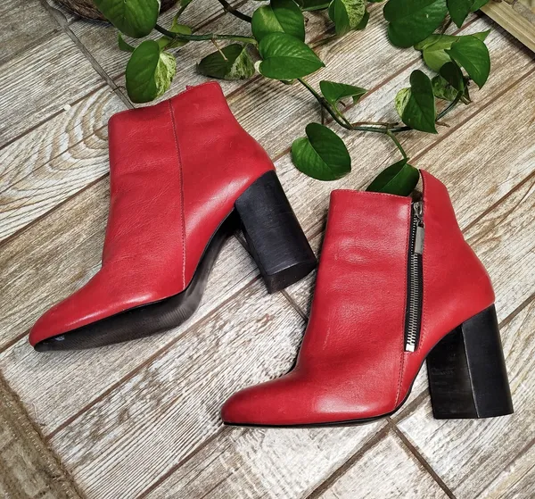 Bota ankle boot em couro