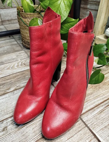 Bota ankle boot em couro