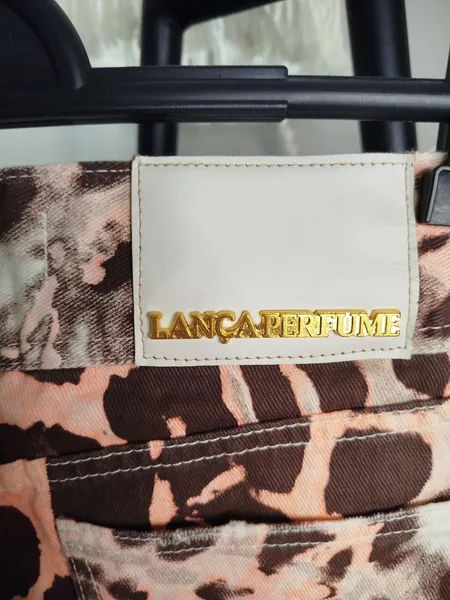 mimi saia nova Lança Perfume