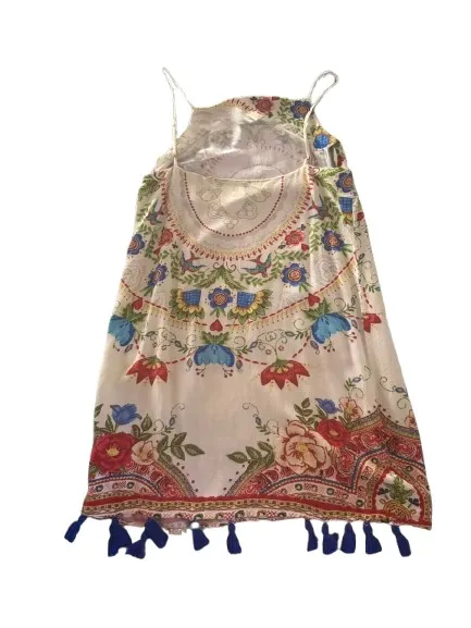 vestido estampado com composição floral da marca Farm
