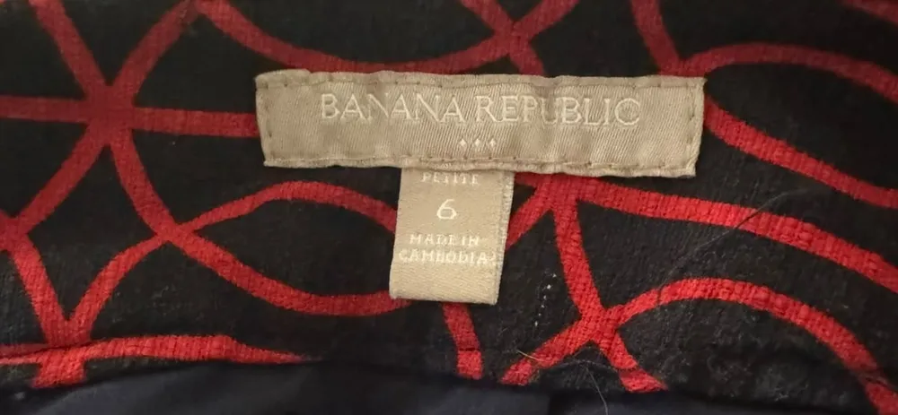 Saia com estampa geométrica da marca Banana Republic