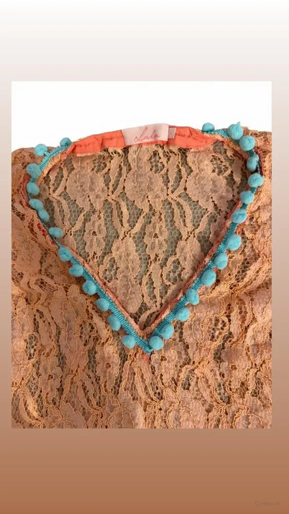 Saída de praia em renda trabalhada estilo Boho e artesanal