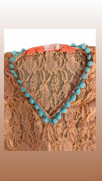 Saída de praia em renda trabalhada estilo Boho e artesanal