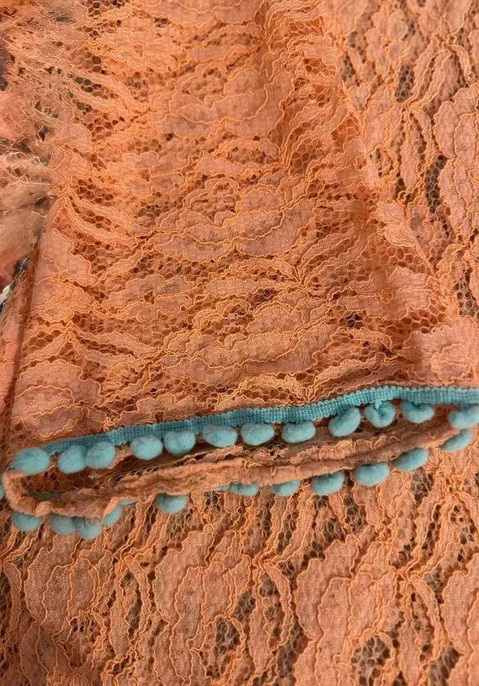 Saída de praia em renda trabalhada estilo Boho e artesanal