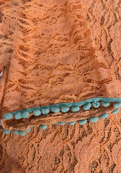 Saída de praia em renda trabalhada estilo Boho e artesanal
