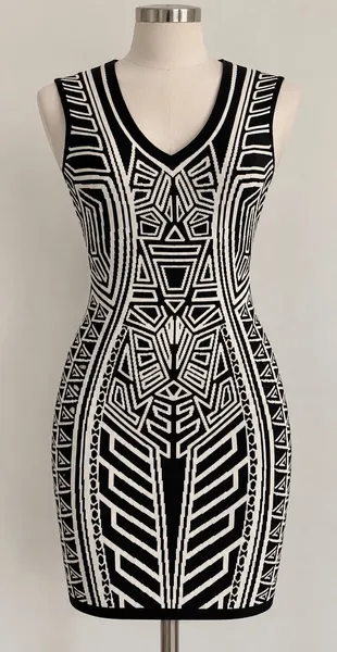 Vestido tubinho preto e branco da marca Forever 21