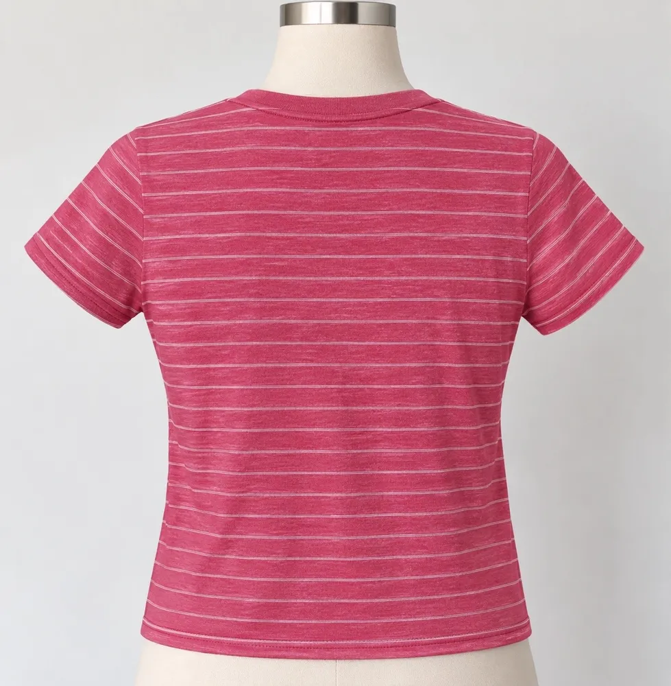 Blusa rosa com listra branca finas