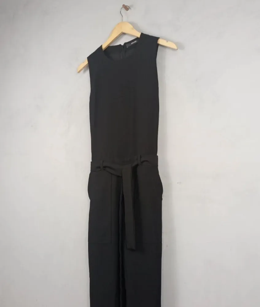 macacão preto amaro