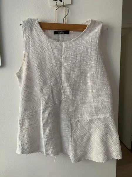blusa regata texturizada branca