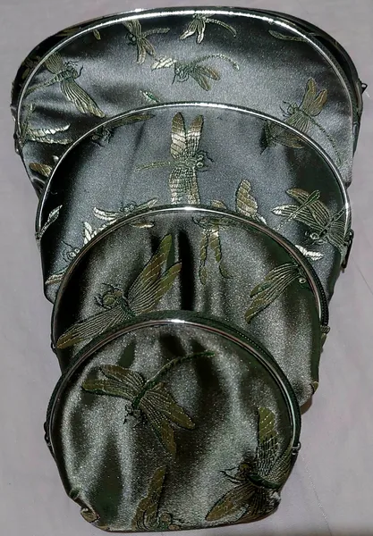 kit com 5 nécessaires de luxo