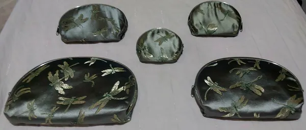 kit com 5 nécessaires de luxo