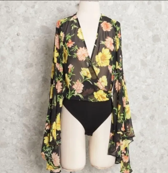 body transpassado flora com manga flare /bell
