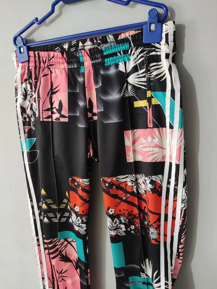 calça feminina adidas original tamanho m com estampa floral