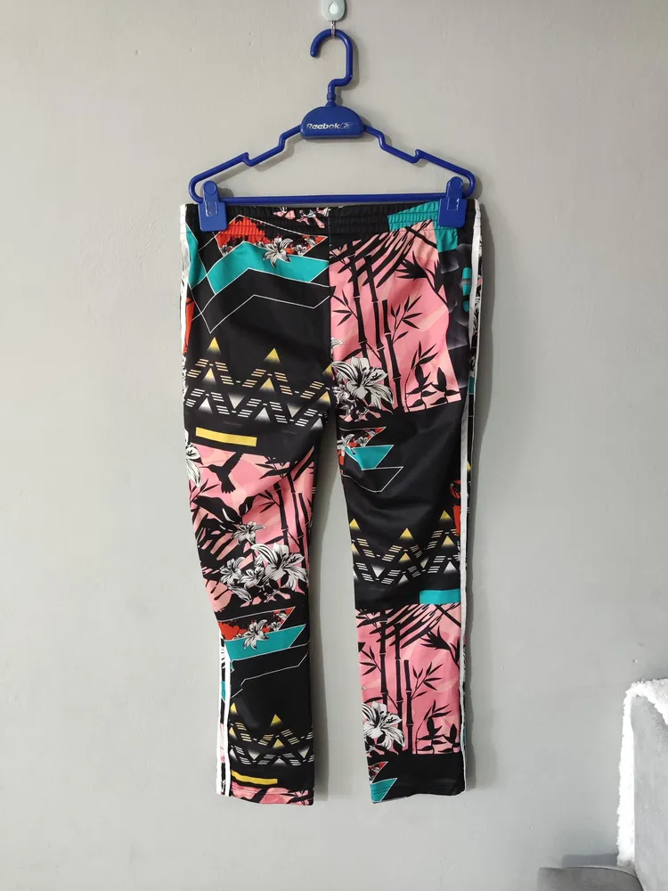 calça feminina adidas original tamanho m com estampa floral