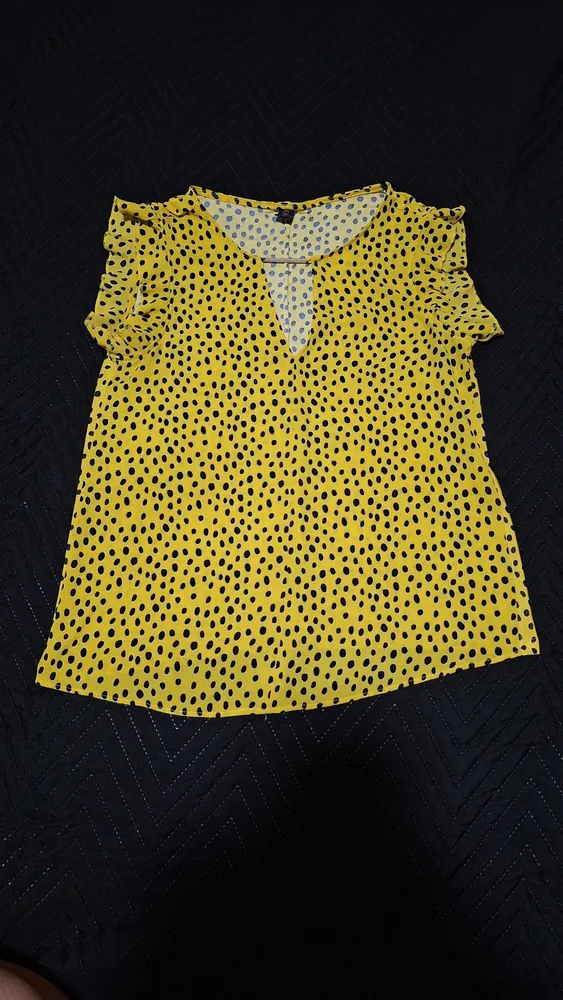 Blusa Amarela Feminina de Poá com Babados na Manga