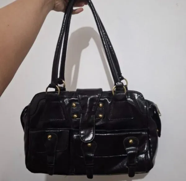 bolsa de ombro preta verniz y2k grunge gotico
