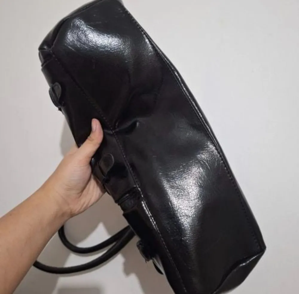 bolsa de ombro preta verniz y2k grunge gotico