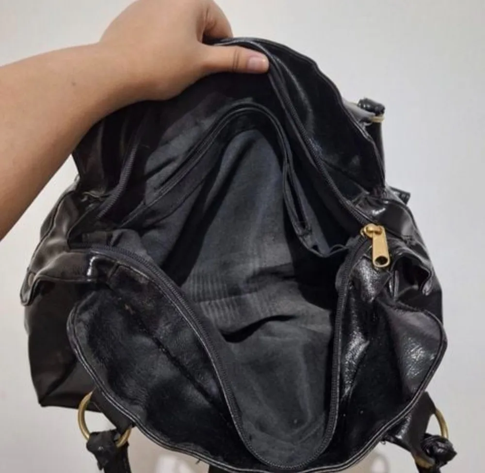 bolsa de ombro preta verniz y2k grunge gotico