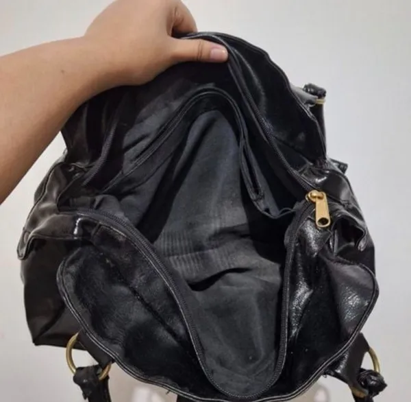 bolsa de ombro preta verniz y2k grunge gotico