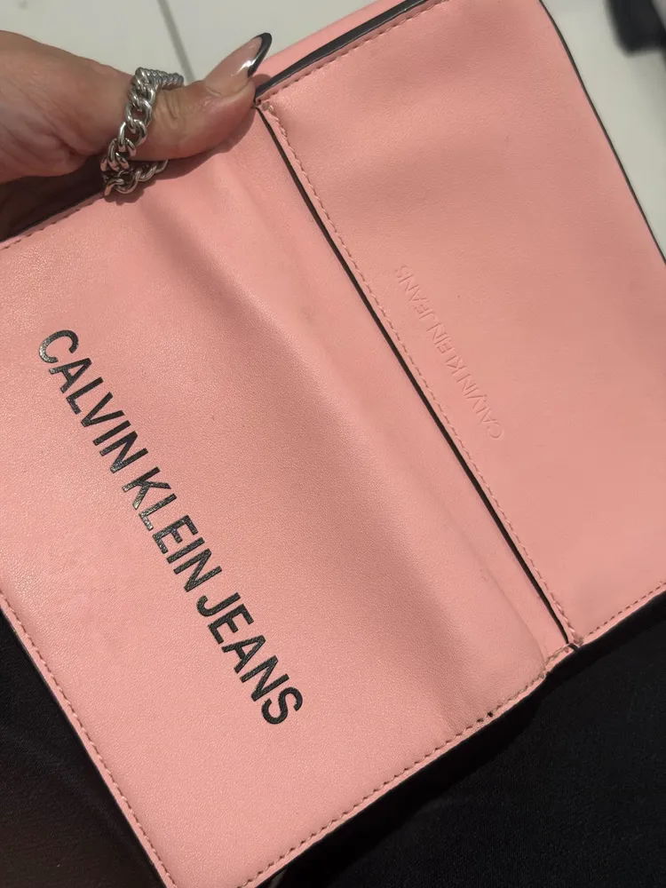 carteira / mini bolsa da linha Calvin Klein Jeans