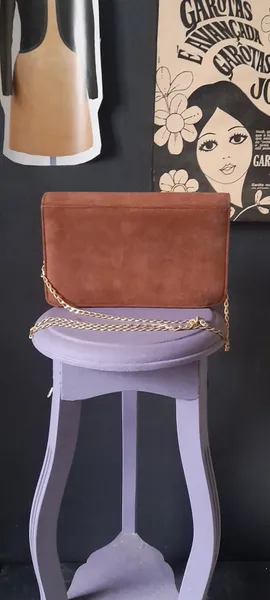 bolsa envelope camurça marrom vintage
