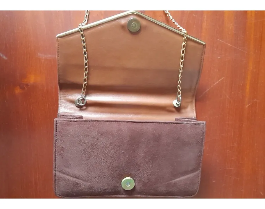 bolsa envelope camurça marrom vintage
