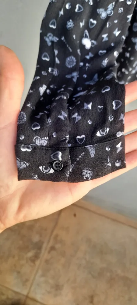 camisa naf naf paris preta estampada