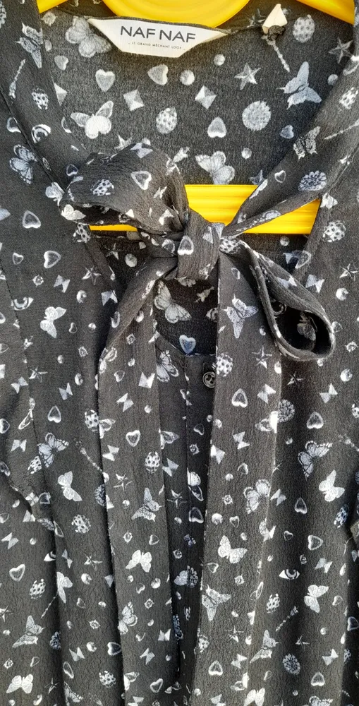 camisa naf naf paris preta estampada