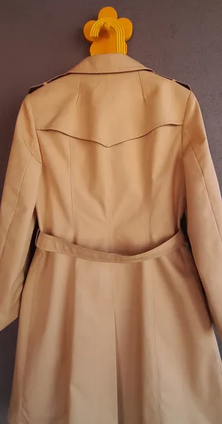 trench coat vintage impermeavel bege