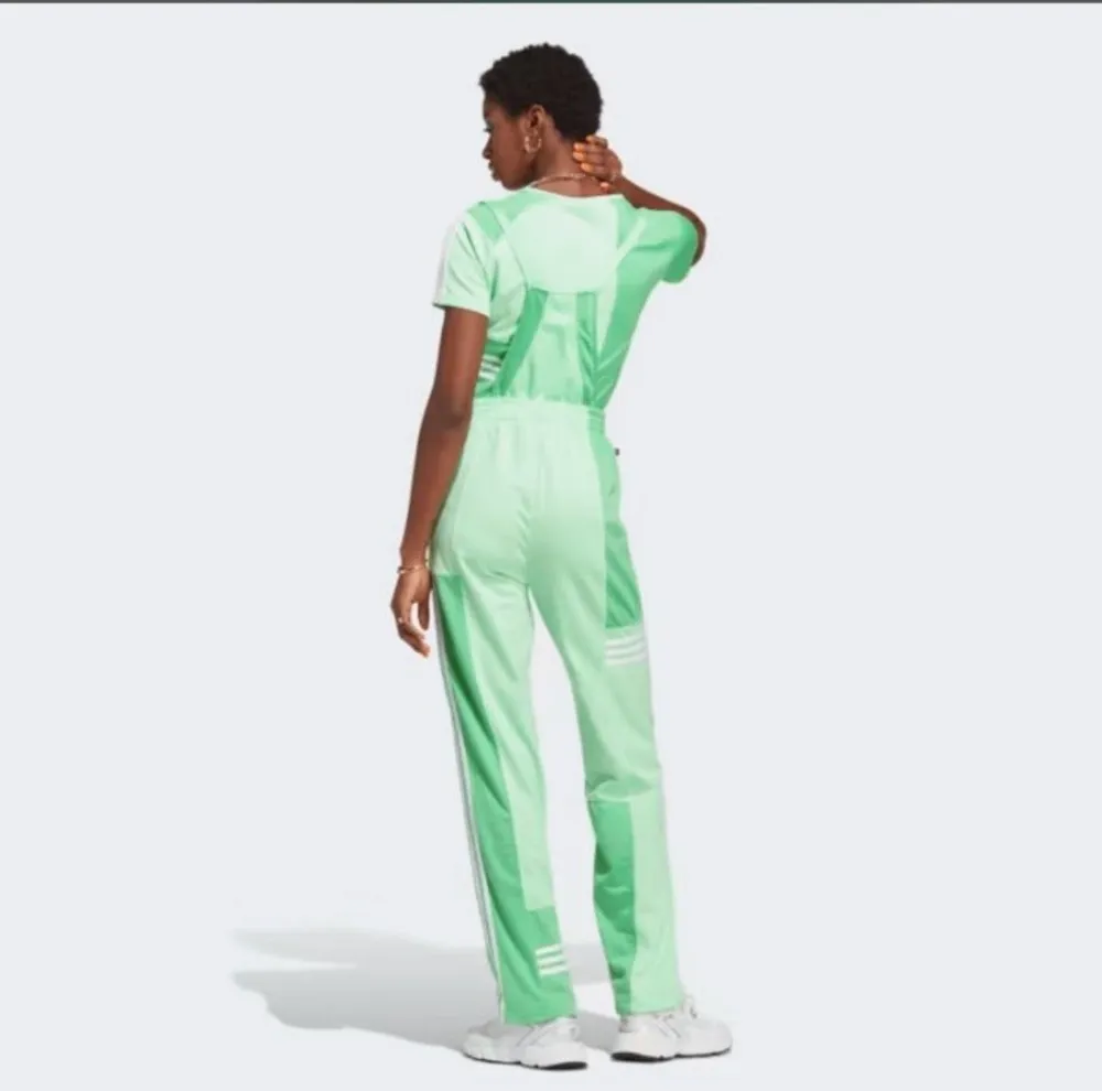 macacão adidas originals verde pp