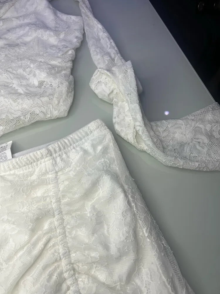 Conjunto Shein Branco de Renda Top e Saia