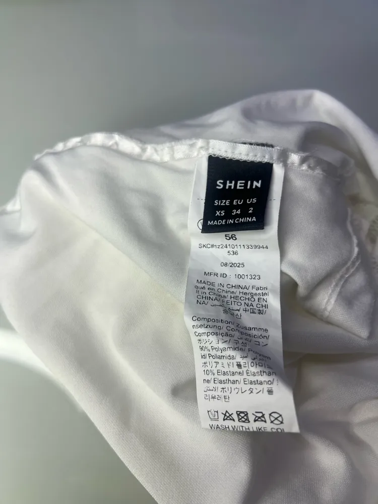 Conjunto Shein Branco de Renda Top e Saia