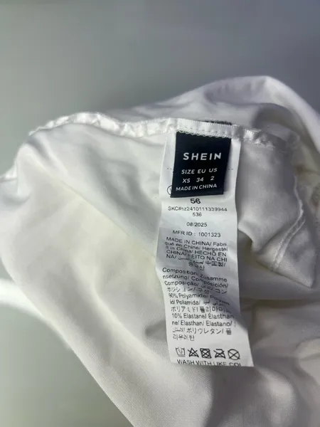 Conjunto Shein Branco de Renda Top e Saia