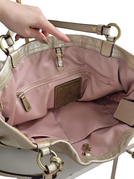 Bolsa Original Coach em couro legítimo metalizado