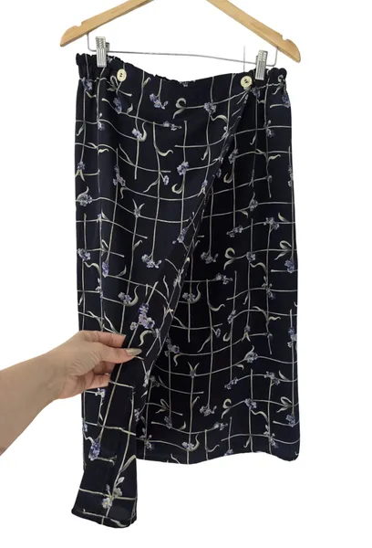 saia midi envelope floral preta
